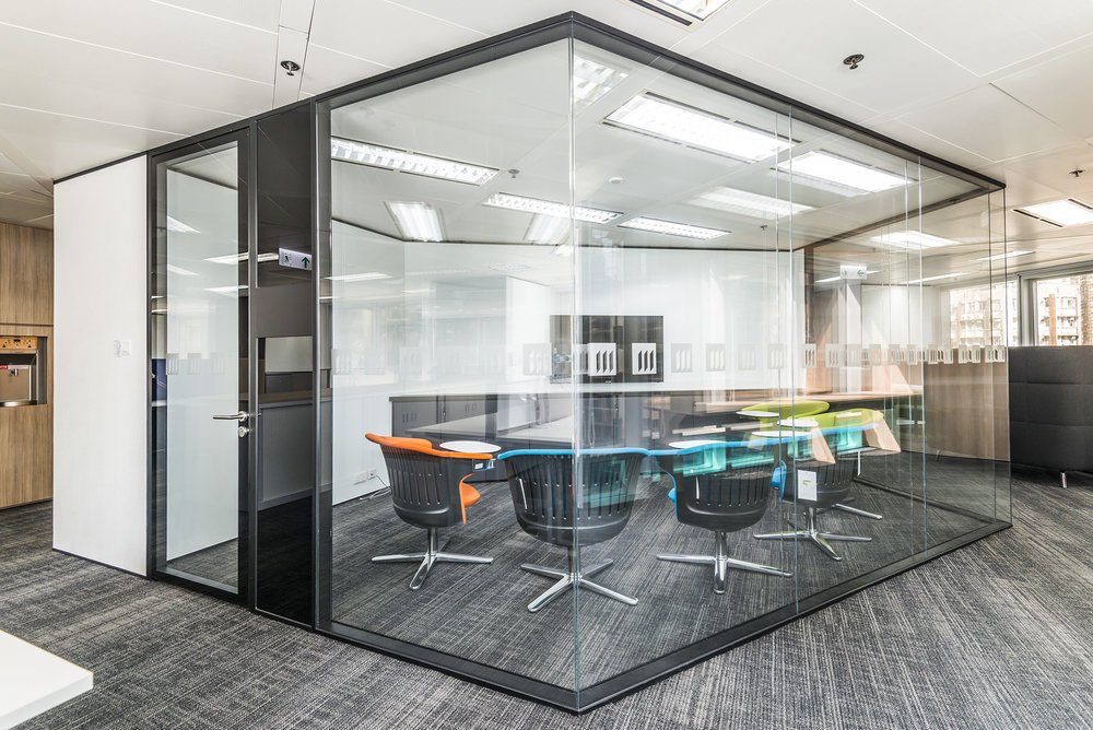 专业设计，高品质材料，令人印象深刻的全景玻璃隔墙，让您的办公室与景观完美结合！